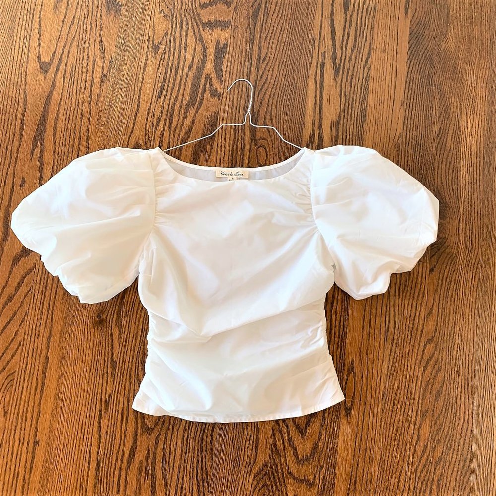 Vine & Love Puffy Sleeved Top